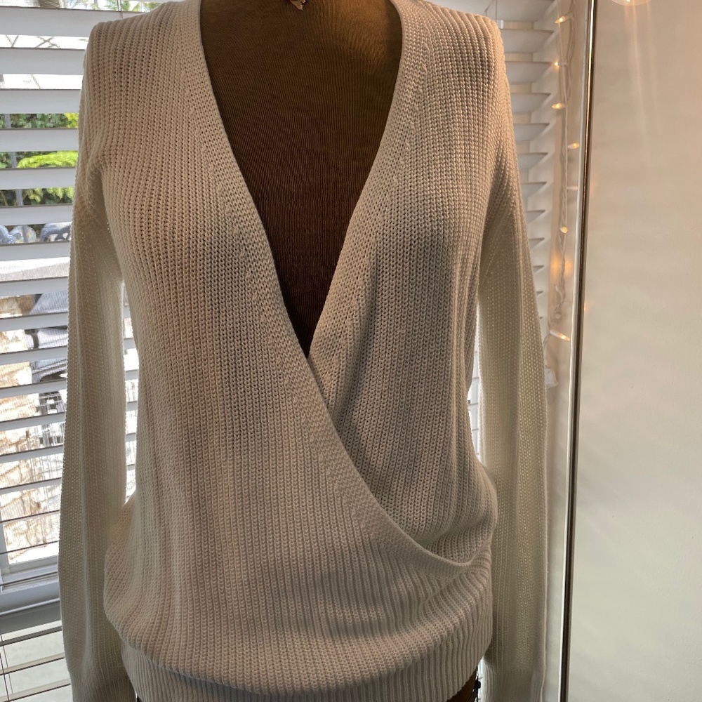 Size Large Forever 21 White / Cream Long Sleeve V neck Sweater